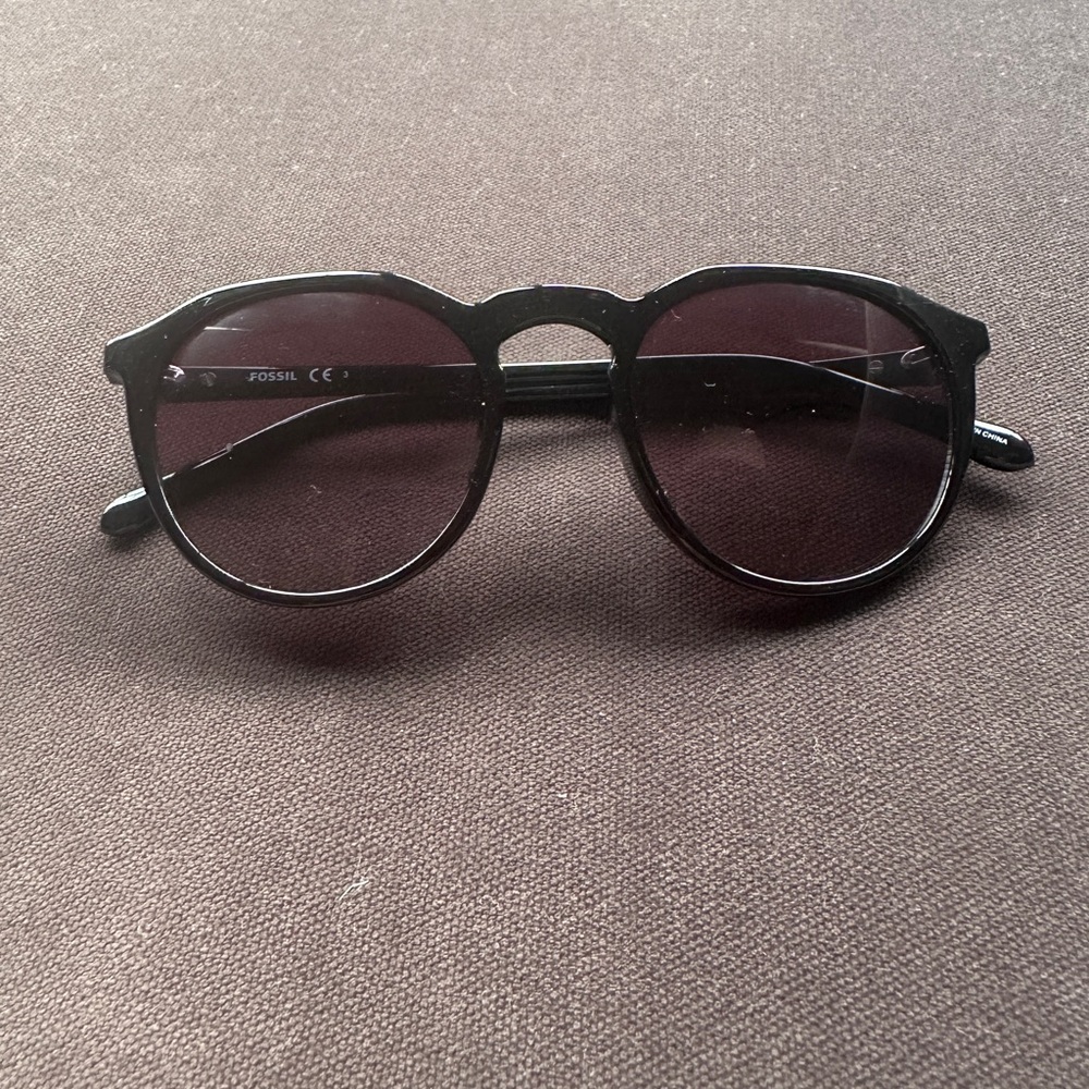 Fossil Black Round Sunglasses